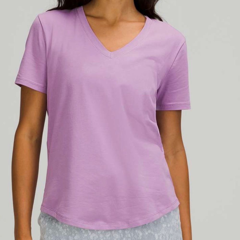 Lululemon love tee short sleeve v-neck t-shirt.  Wisteria purple, size 2, EUC.